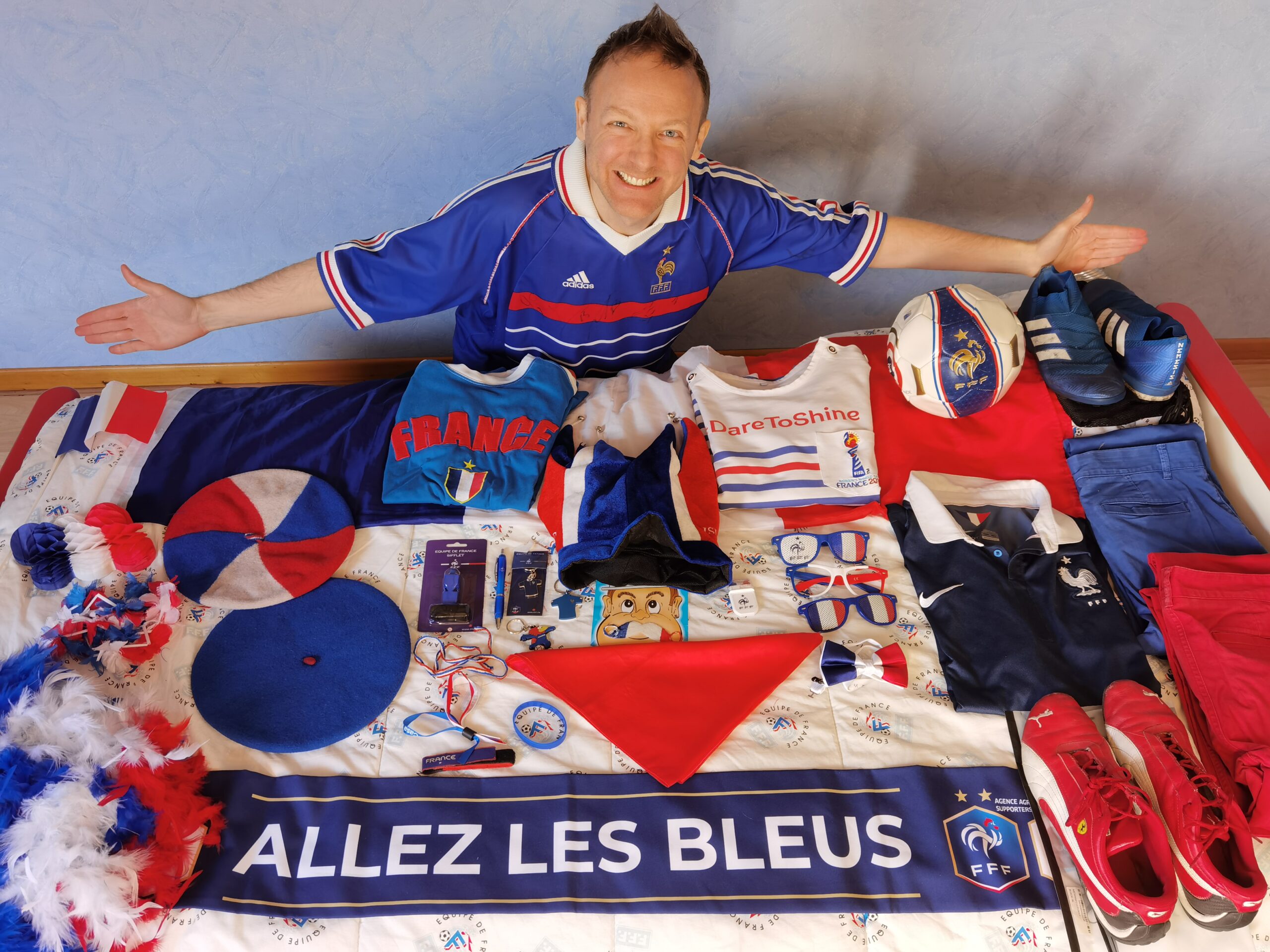 Fan des Bleus de la tête aux pieds